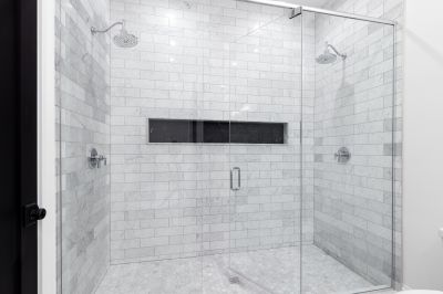 Contemporary Shower with Multiple Jets